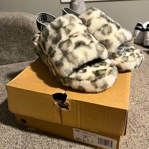 NIB Ugg Fluff Slippers